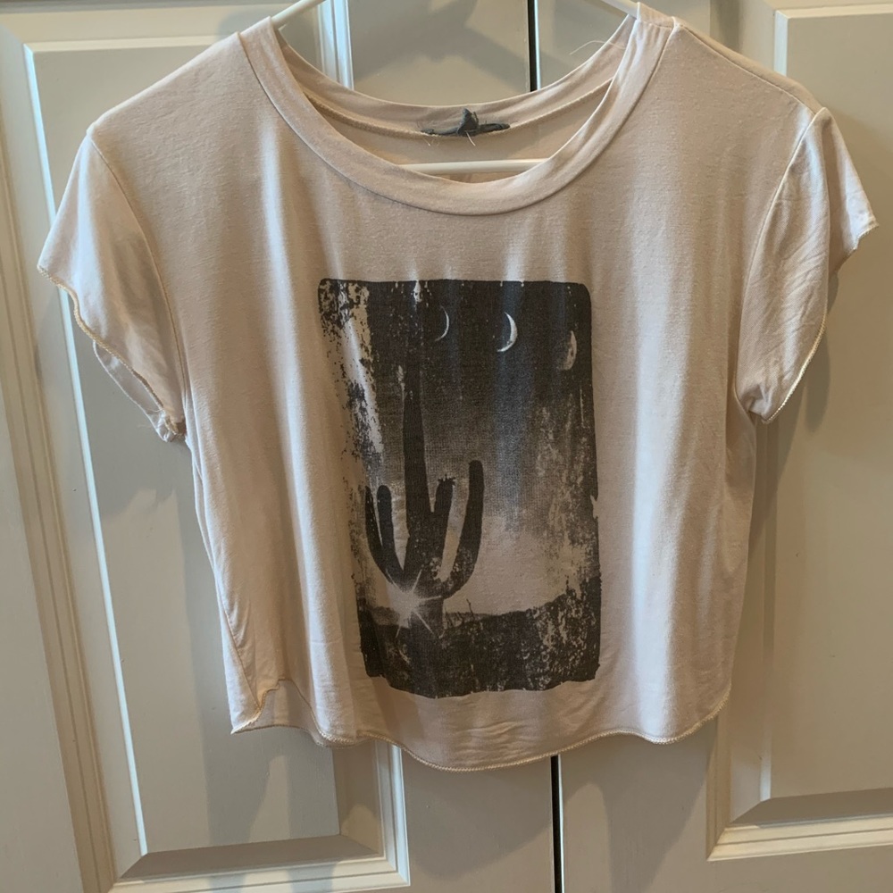 Brandy Melville cream graphic tee semi-cropped